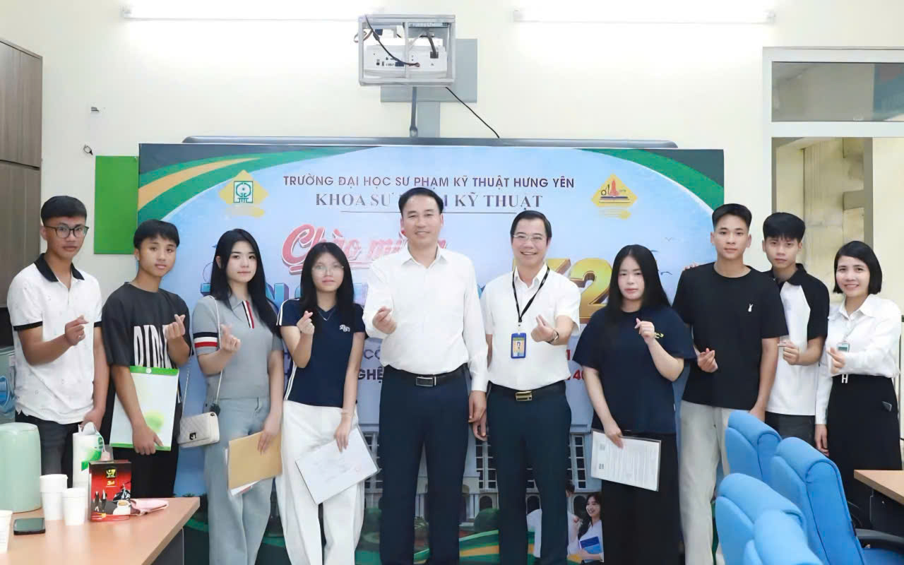 KHOA SƯ PHẠM KỸ THUẬT ĐÓN TIẾP TÂN SINH VIÊN K24 NGÀNH SƯ PHẠM CÔNG NGHỆ VÀ NGÀNH CÔNG NGHỆ GIÁO DỤC